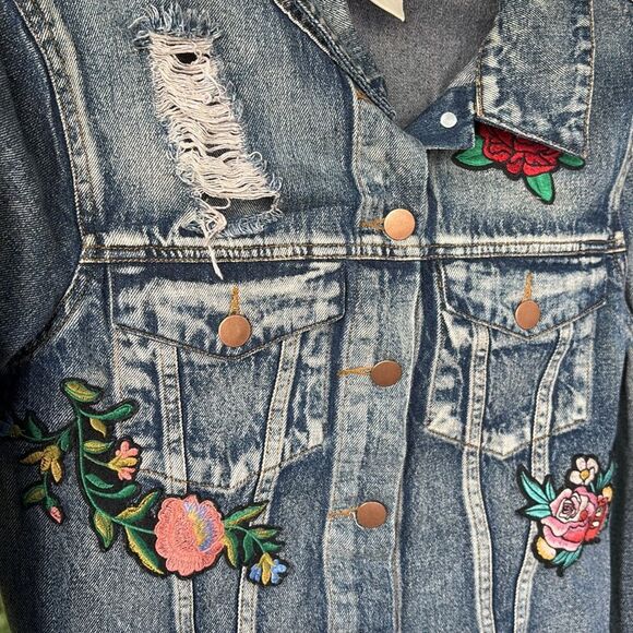 Cropped distressed jean jacket with flower appliqué S - Picture 2 of 5